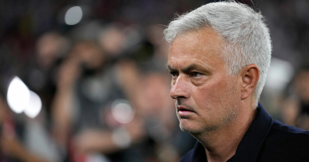 Jose Mourinho anklagas för att ha förolämpat domaren under Europa League-finalen. Mourinho utreds efter finalförlusten