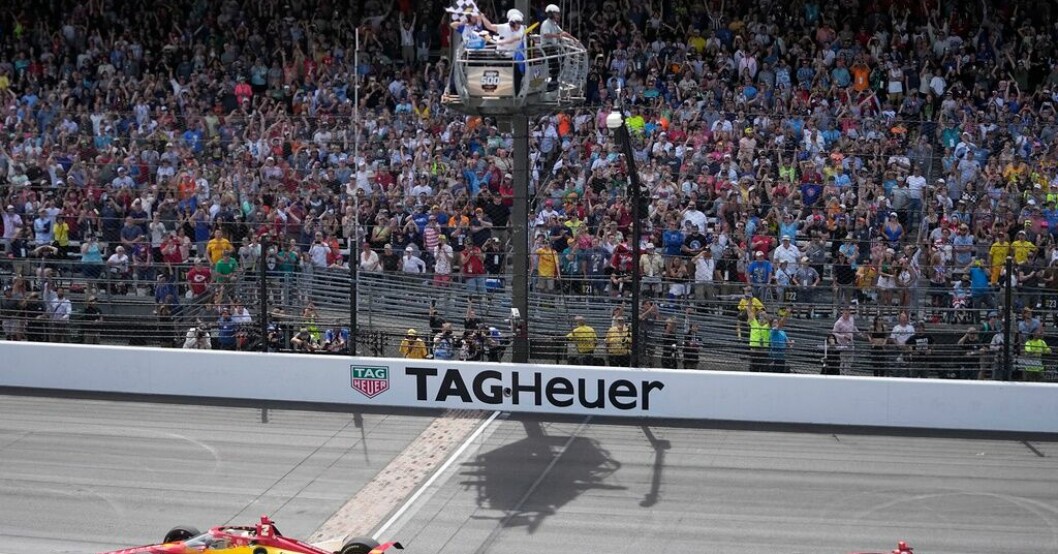 Josef Newgarden åkte in en knapp tiondels sekund framför Marcus Ericsson. En tiondels sekund kostade Ericsson miljoner