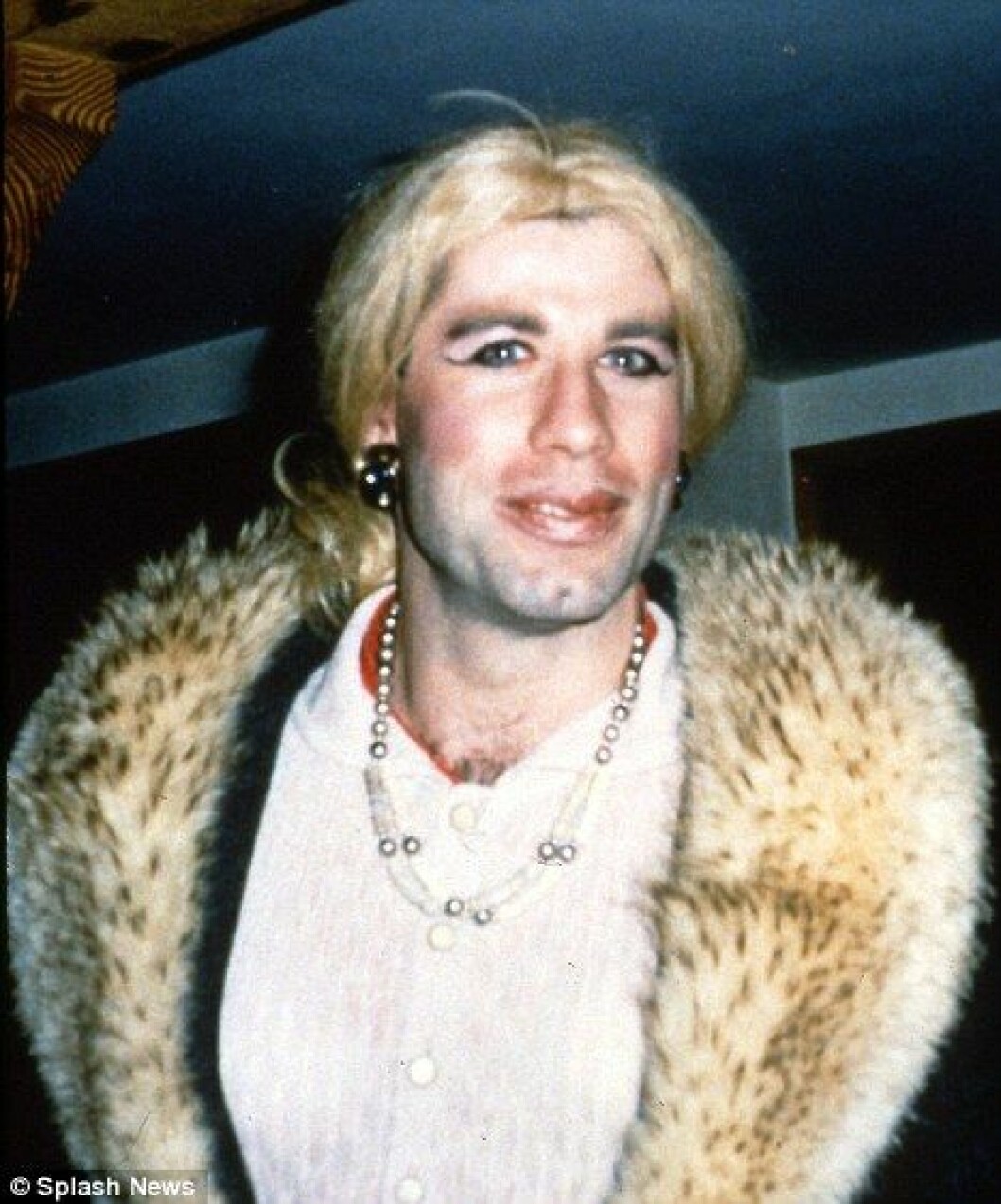 Genom åren har det även cirkulerat bilder av John Travolta utklädd till kvinna. Foto: All Over Press jt1.jpg