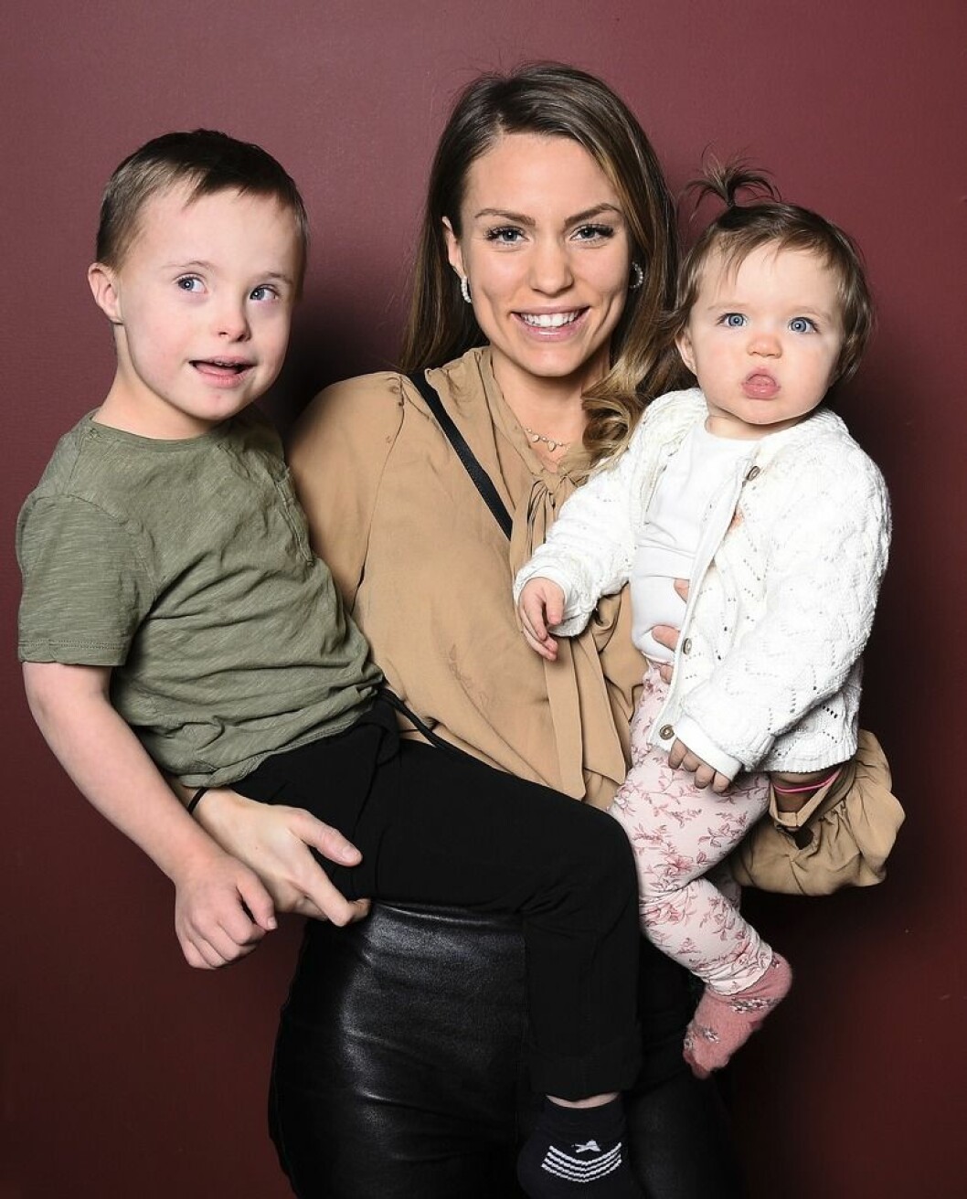 FOTO: Karin Törnblom/TT Julia Bergman med barnen Milan och Zelda