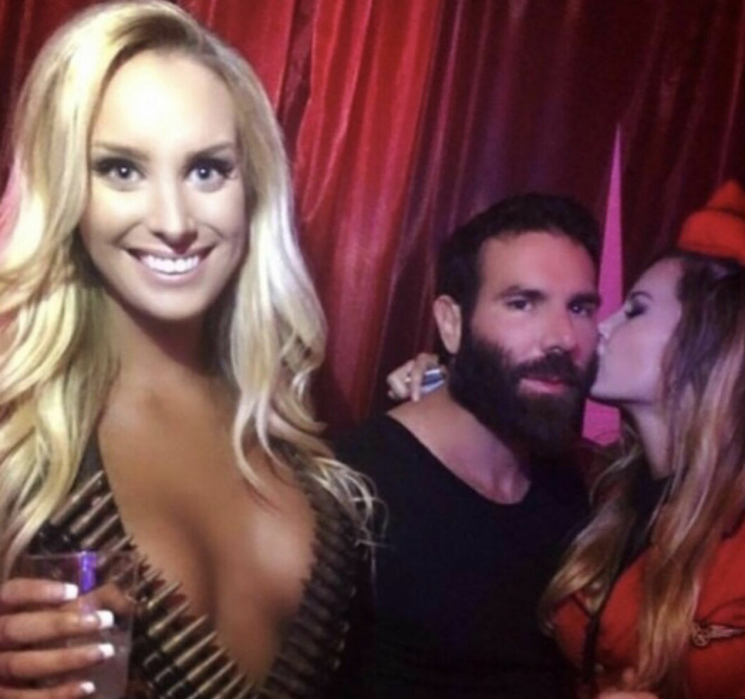 Julia med skådespelaren Dan Bilzerian på Playboy Mansion. <strong>Foto: Privat.</strong> Robinson-Julia Franzén med Dan Bilzerian på Playboy Mansion.