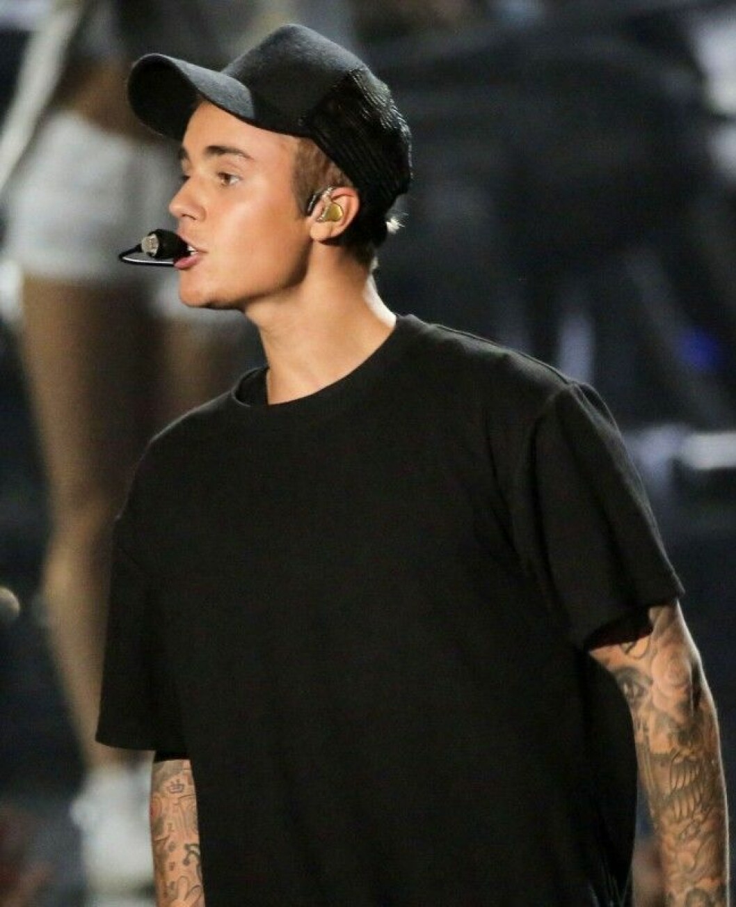 Justin Bieber klädde sig helt i svart för uppträdandet. Foto: All Over Press Justin Bieber