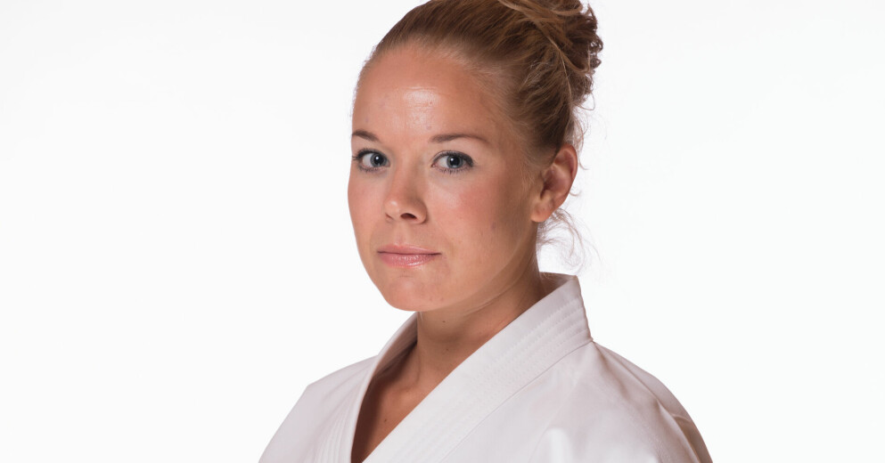 Karin Hägglund har haft en karriär som elitidrottare inom karaten. Det var också på en karateklubb som hon först träffade Peter. Karin Hägglund