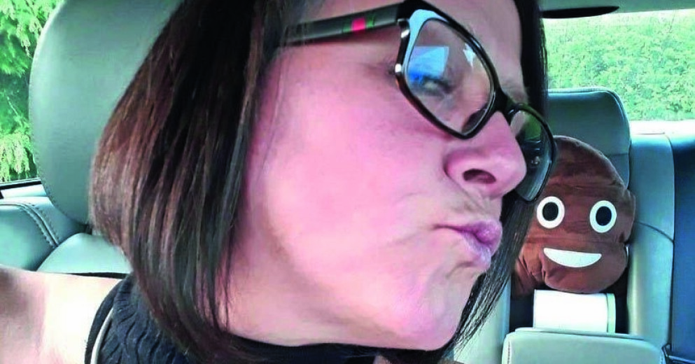 Karen Wakeling fick fängelse efter att ha blåst sin sjuka mamma Pat. Maken Carl begärde skilsmässa när han fick veta vad frun gjort med pengarna. Karen Wakeling