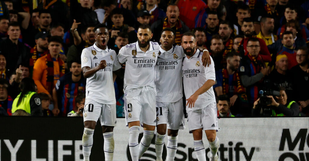 Karim Benzema, tvåa från vänster, var het på Camp Nou. Real Madrid krossade Barça på Camp Nou