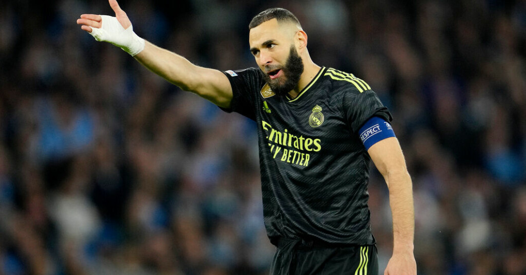 Karim Benzema i Real Madrid-tröjan. Arkivbild. Uppgifter: Benzema klar för saudisk klubb