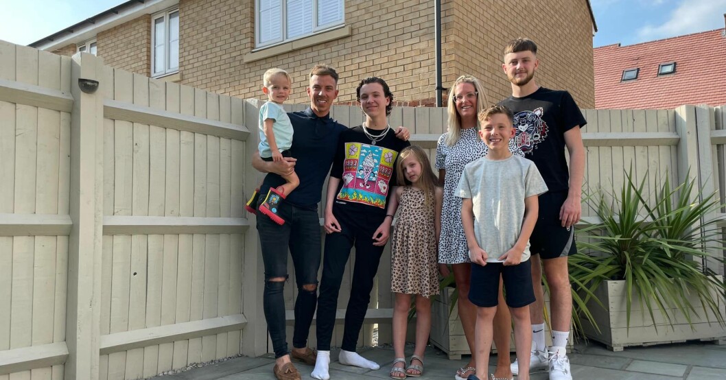 Från vänster sonen Buddy, Dan Harman, Alfie Harman, Lottie, Kate Harman, Stanley och Charlie. Familjen Harman