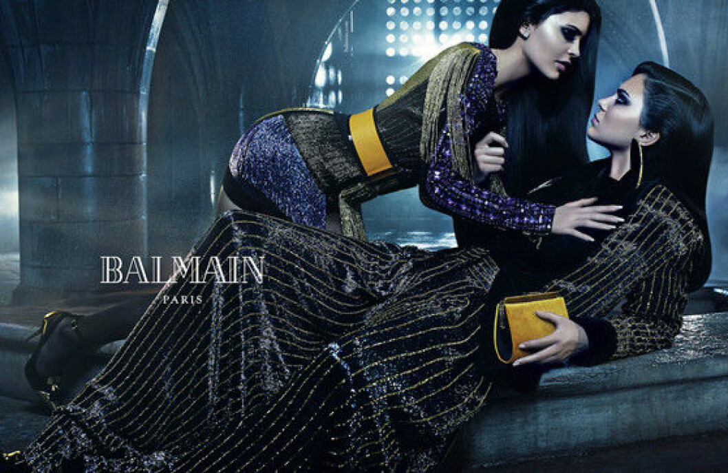Helt plötsligt blev Kylie och Kendall Jenner som en spegelbild av varandra. Foto: Balmain Foto: Balmain