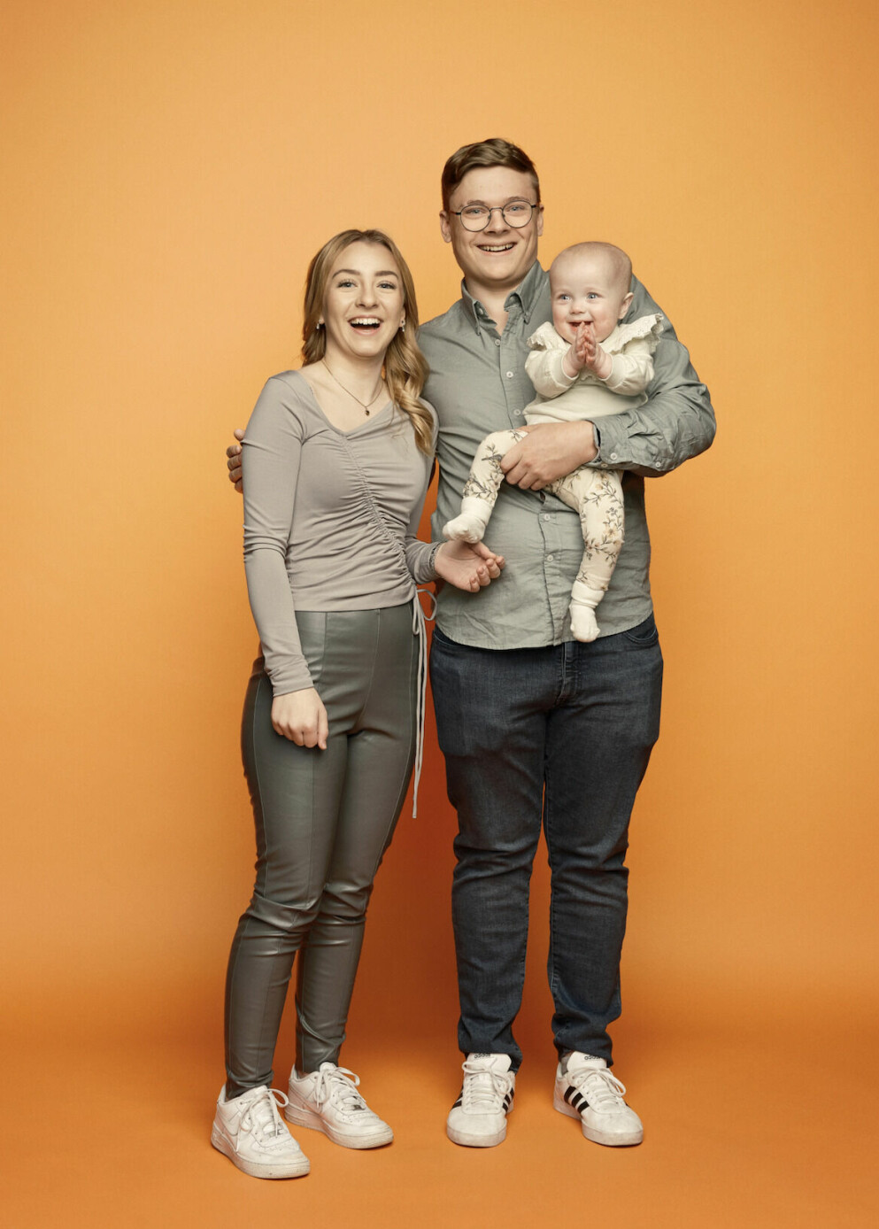 Kerstin Erlandsson, Hampus Alowersson och Bianca. Kerstin Erlandsson och Hampus Alowersson med Bianca