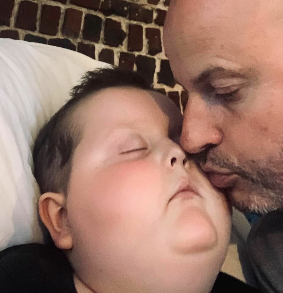 Kev Pitcher är i stor sorg efter sonen Bens död. Nu försöker han få in pengar till välgörenhet och barnsjukhus för att hjälpa andra vars barn drabbats av cancer. Ben och Kev