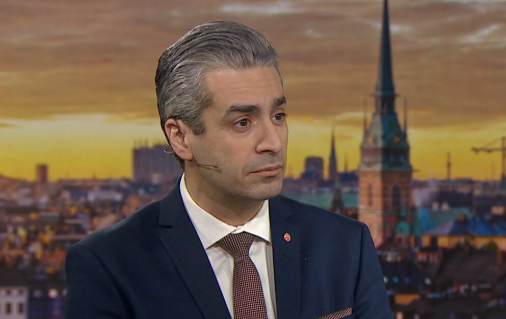 <strong>Khashayar Farmanbar, energiminister, berättar att pengarna ska dras på framtida räkningar.</strong> Khashayar Farmanbar, energiminister.