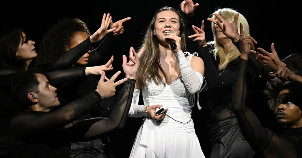 Kiana tävlar i Melodifestivalen med "Where did you go". Kiana tävlar mot idolen Loreen: "Starstruck"
