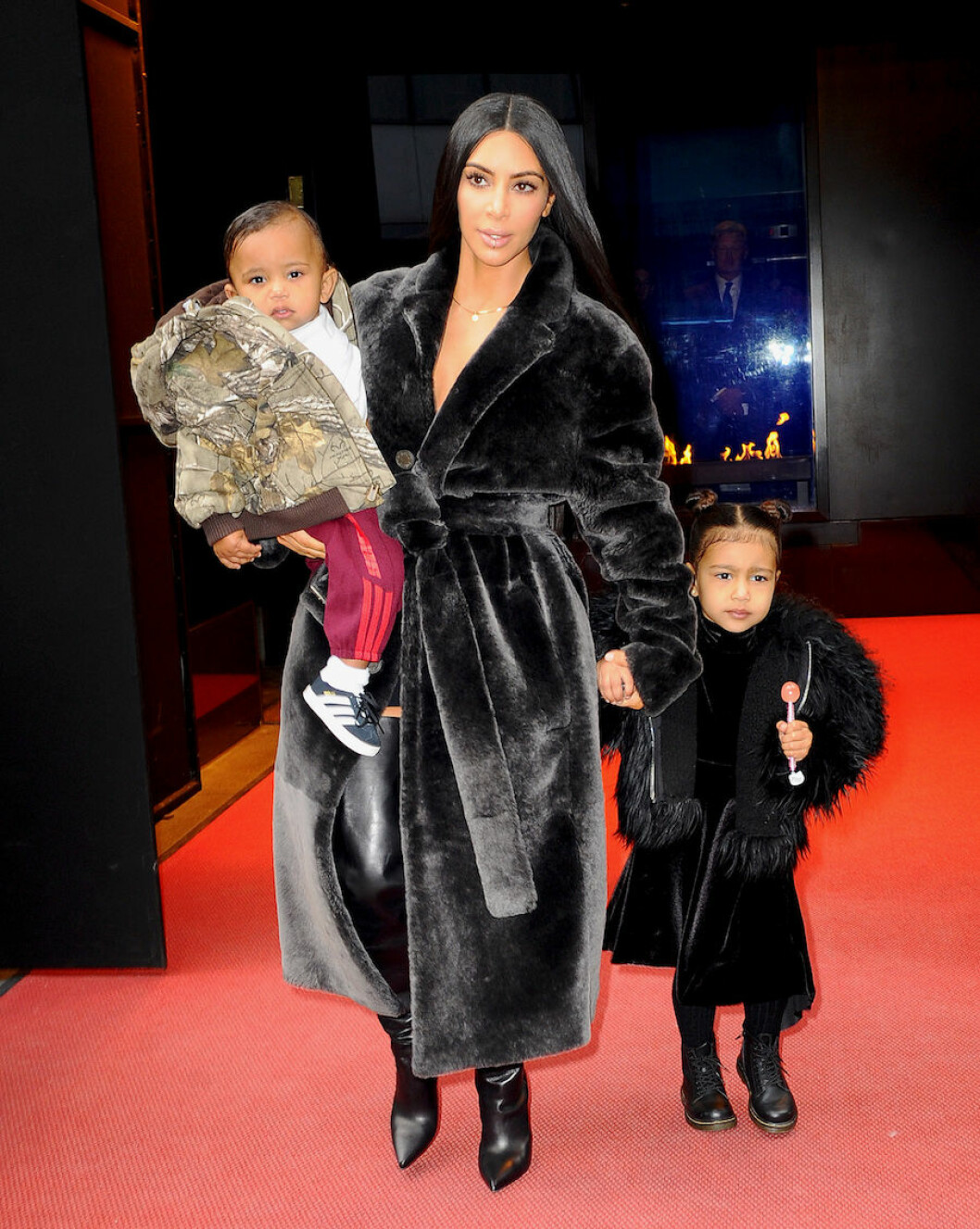 Kim Kardashians barn North och Saint väntar på sitt syskon.