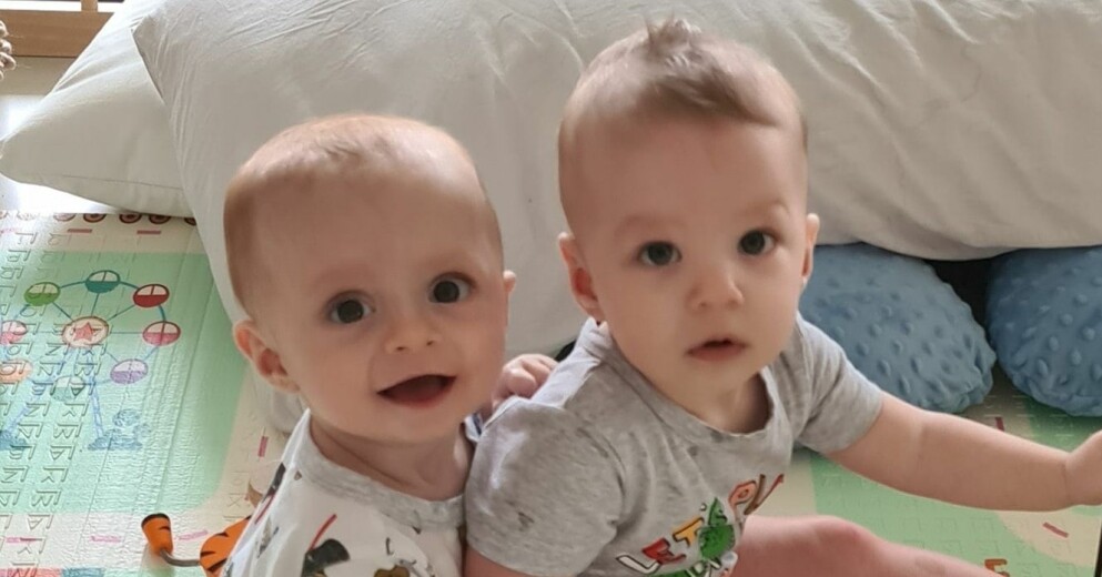 Leo och Patrick klassas som tvillingar. Leo är något mindre än Patrick. Kimberley beskriver Leo, till vänster, som skojaren som alltid är glad och gärna drar ett skämt eller två. Patrick och Leo