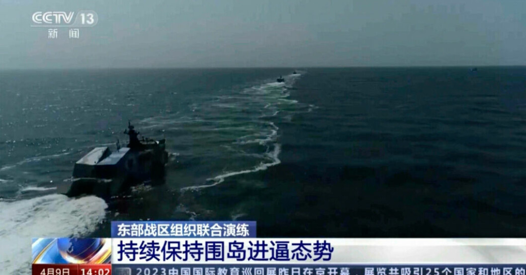 Kinesiska örlogsfartyg deltar i övningen på bilden som den statliga kinesiska tv- kanalen CCTV tillhandahållit. Kina avslutar hotfull militärövning vid Taiwan