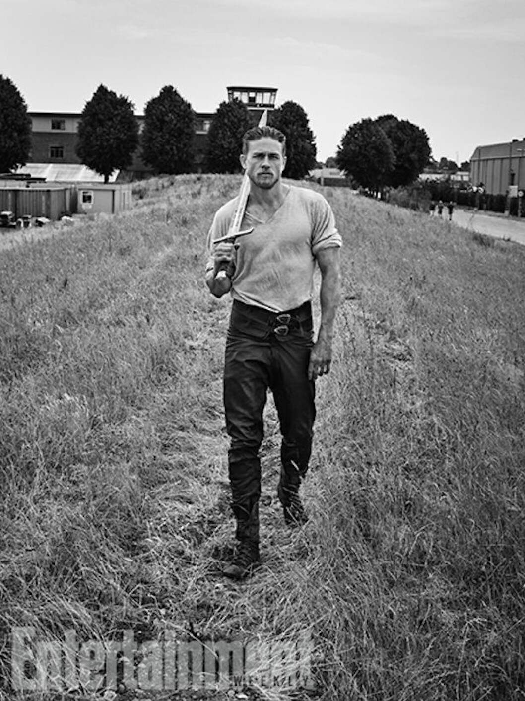 Via: <a href="http://www.ew.com/gallery/knights-roundtable-king-arthur-charlie-hunnam-portrait-gallery" target="_blank">EW</a> Via: EW