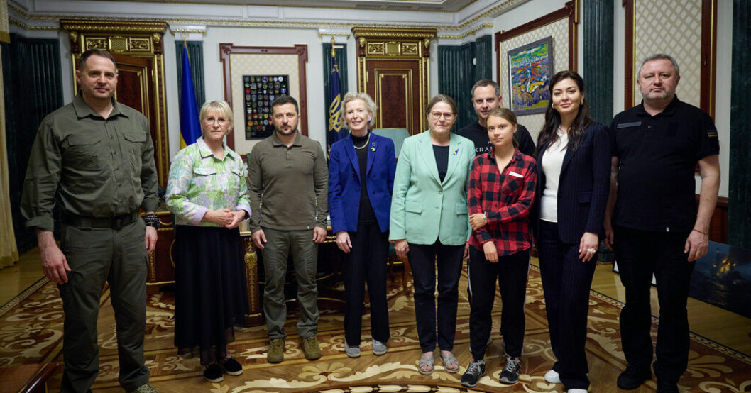 Klimataktivisten Greta Thunberg, finländska EU-parlamentsledamoten Heidi Hautala, Sveriges tidigare utrikesminister Margot Wallström och Irlands tidigare president Mary Robinson togs emot av Ukrainas president i Kiev på torsdagen. Stöd till Ukraina – Wallström och Thunberg i Kiev