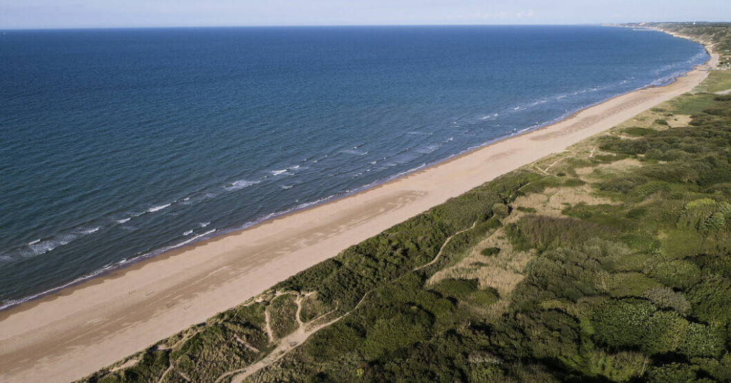 Kokain har flutit iland på stränderna i Normandie, här utanför Colleville-sur-Mer. Arkivbild. Fransk varning för strandknark