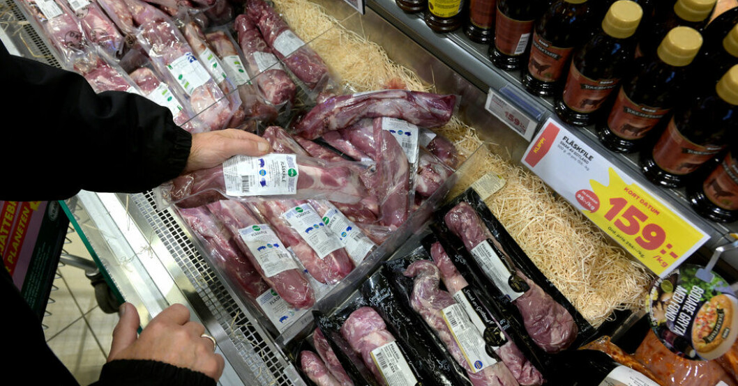 Sverige importerar mer kött från utlandet. Arkivbild. Kött i butik.