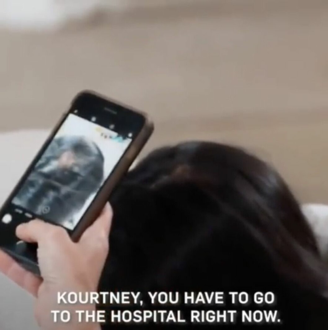 Kourtney kardashian tappar hår