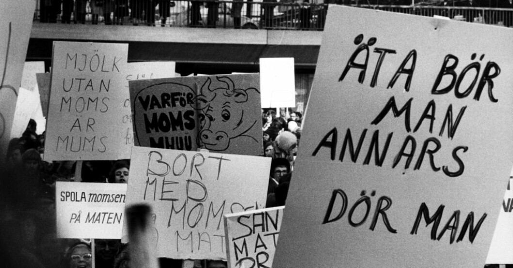 Krav på pristak på mat är inget nytt. Skärholmsfruar demonstrerade för 51 år sedan i Stockholm mot de höga matpriserna. Bilden tagen 1972. Lång och stökig kamp för pristak