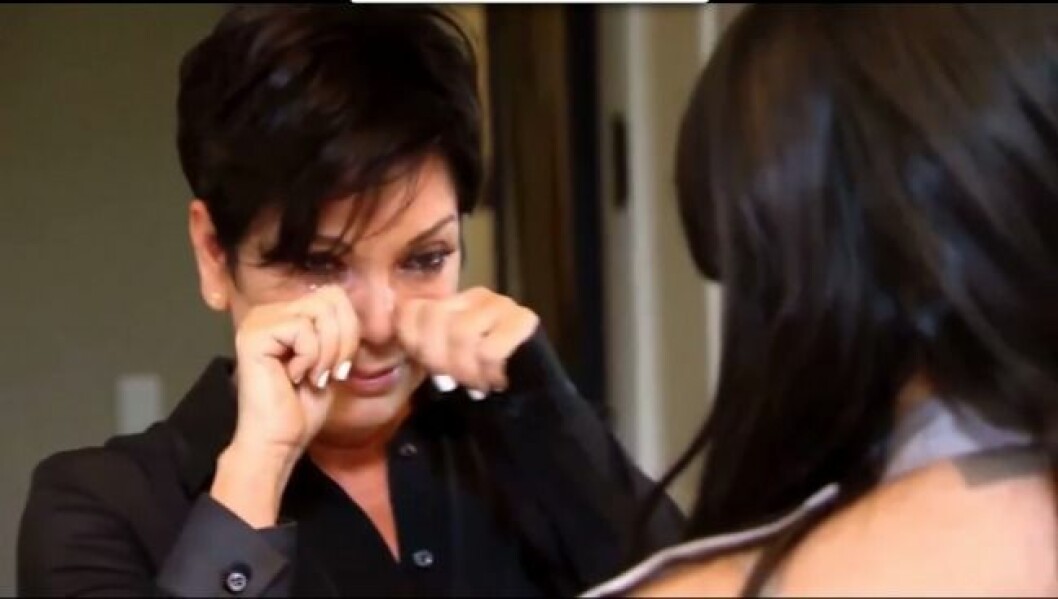 Kris Jenner gråter över Caitlyn Jenners intervju med Vanity Fair. Kris Jenner gråter över Caitlyn Jenners intervju med Vanity Fair.