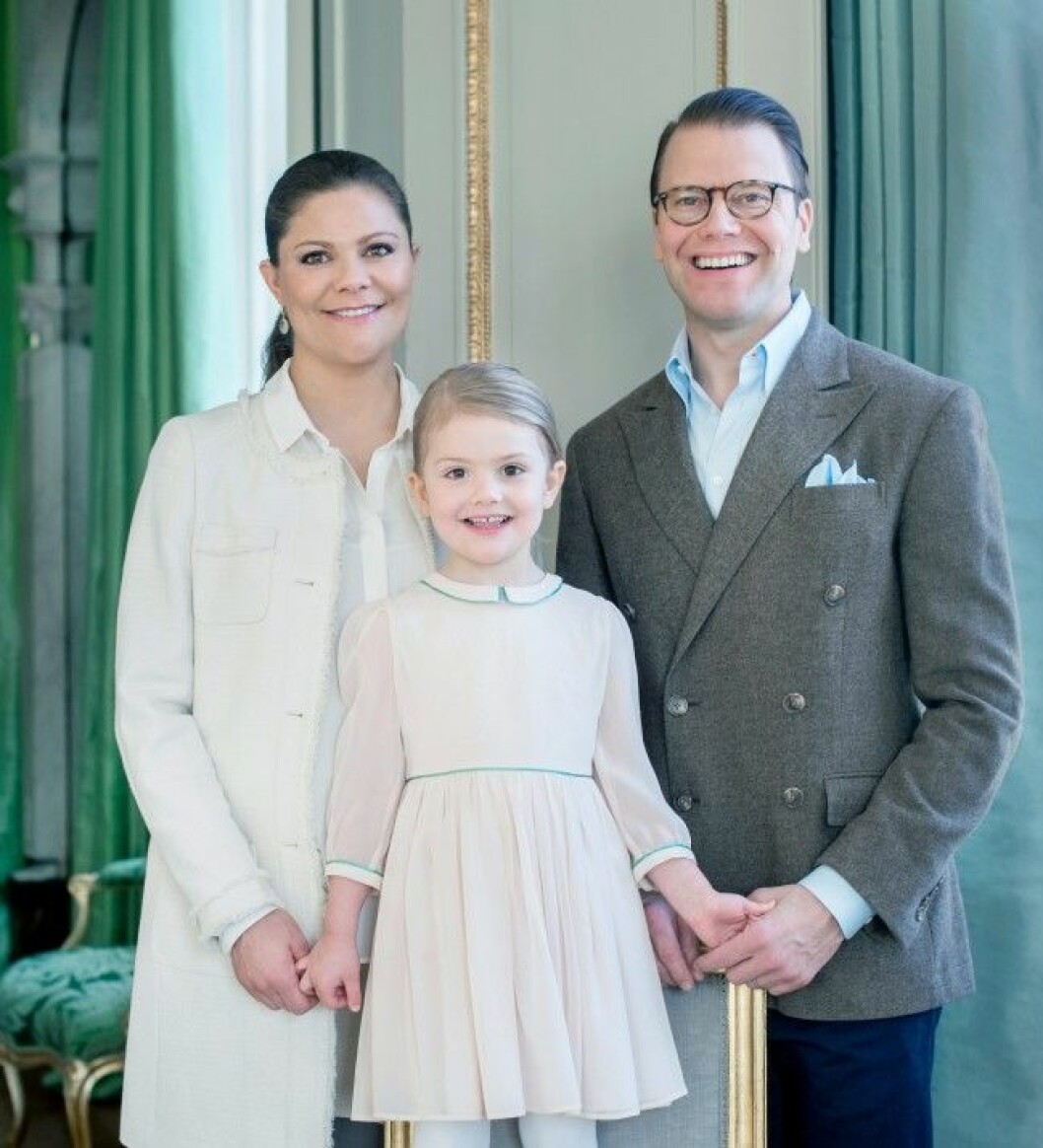 Kronprinsessan Victoria, prinsessan Estelle och Prins Daniel ser fram emot att få döpa nytillskottet Prins Oscar.
