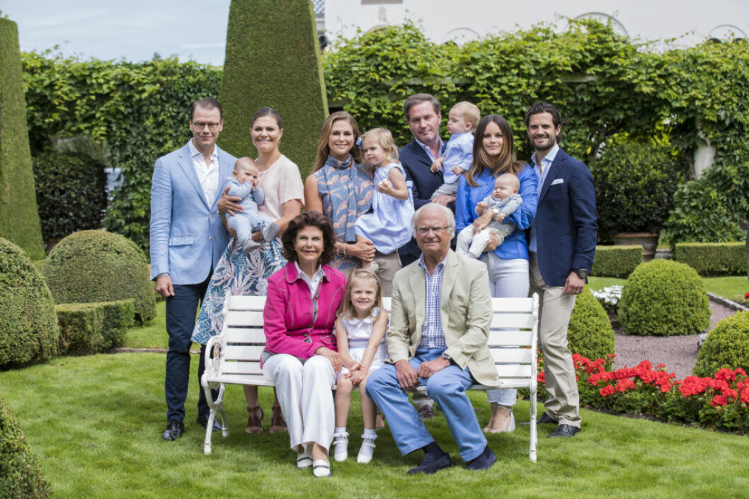 Kungafamiljen på samma bild.