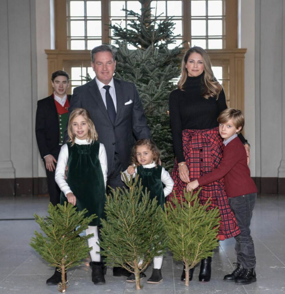 Prinsessan Madeleine med sin familj på Sverigebesök julen 2021. Prinsessan Madeleine på besök i Sverige med sin familj
