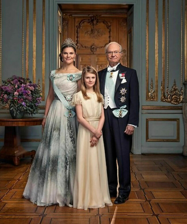 Kronprinsessan Victoria, prinsessan Estelle och kung Carl XVI. Kronprinsessan Victoria, prinsessan Estelle och kung Carl XVI