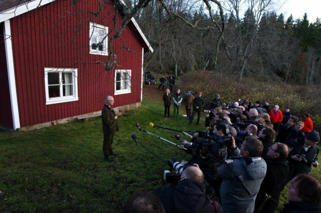Den välbesökta presskonferensen mitt i jakten 2010.