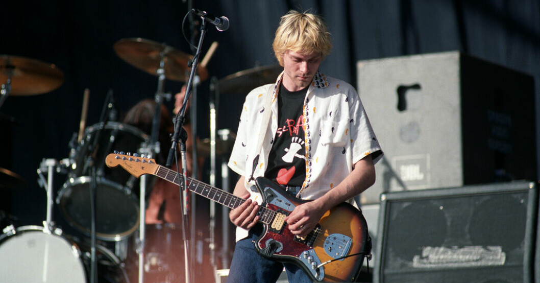 Kurt Cobain 1992. Arkivbild. Cobain-gitarr såld för miljoner