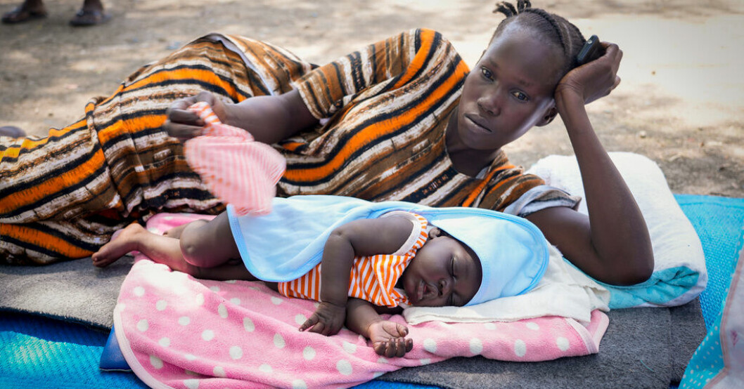 Kvinna och barn som flytt Sudan till Malakal i Sydsudan. Över en miljon på flykt undan striderna i Sudan