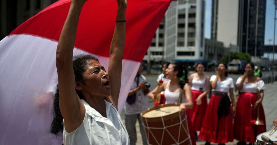 Kvinnor i Perus huvudstad. Arkivbild från Internationella kvinnodagen 8 mars. Tusental kvinnor och flickor saknas i Peru