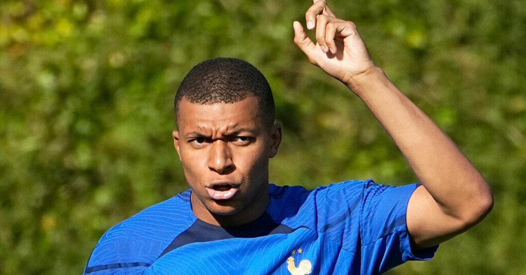 Kylian Mbappé stannar i Paris. Åtminstone ett tag till. Mbappés besked: "Stanna är mitt enda alternativ"