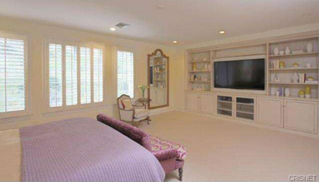 kylie-jenner-new-house-photos-0115-480w
