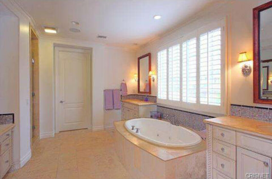 kylie-jenner-new-house-photos-0116-480w