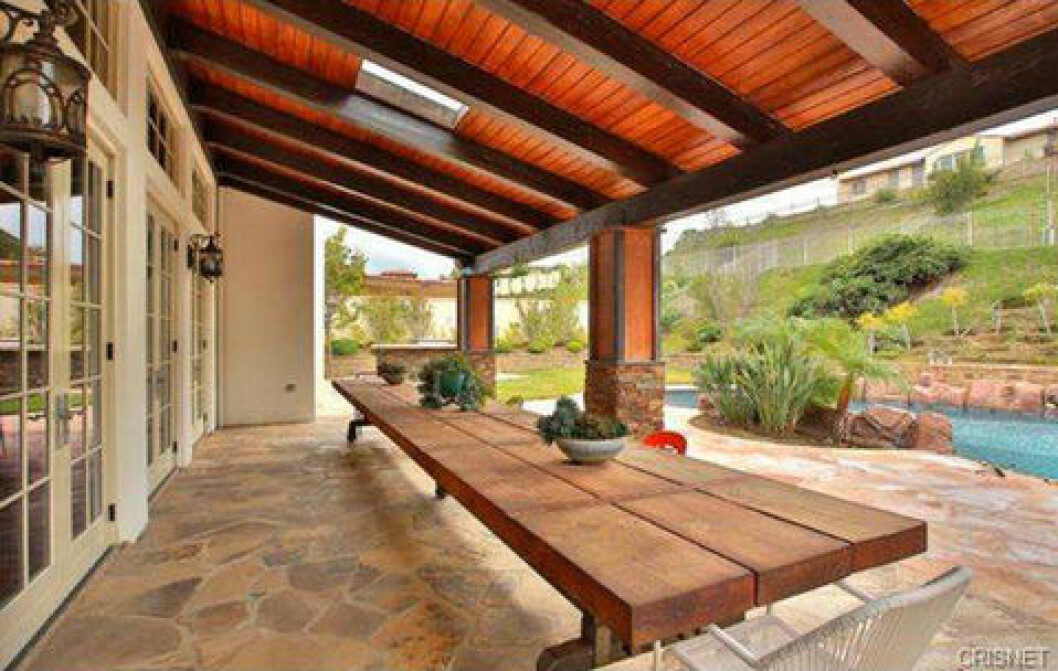 kylie-jenner-new-house-photos-014-480w
