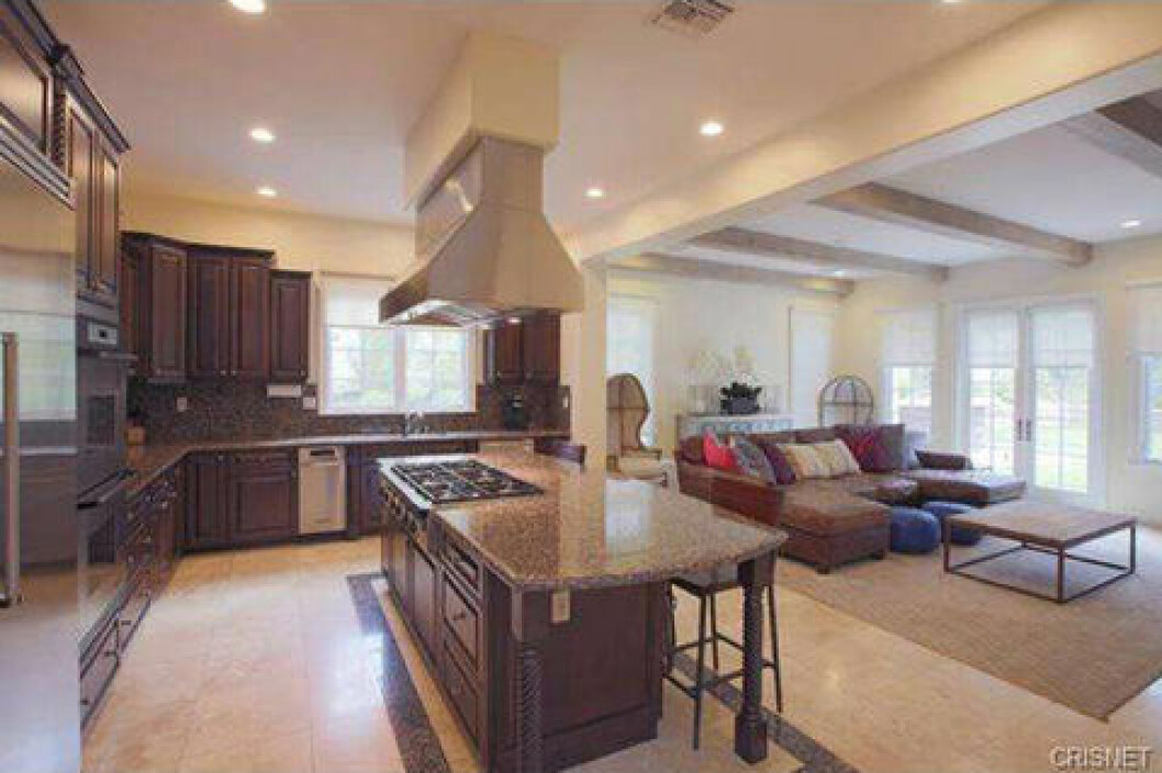 kylie-jenner-new-house-photos-018-480w