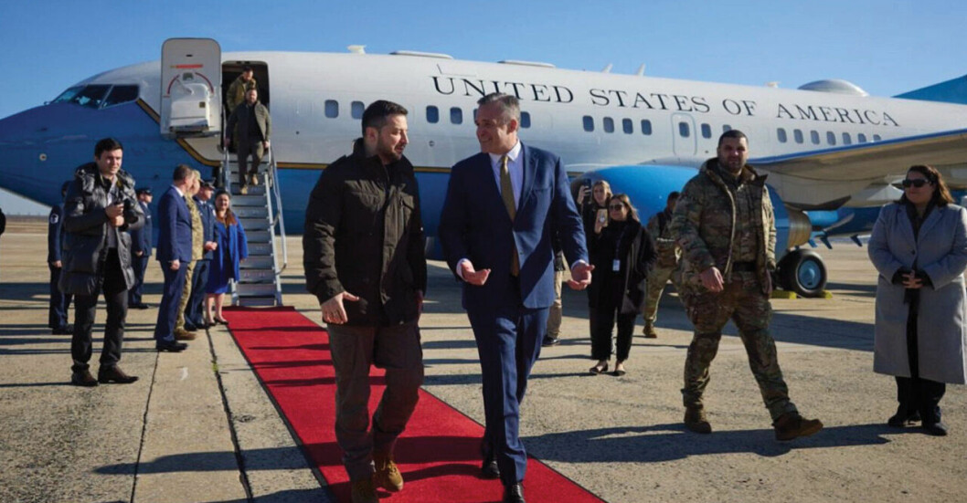 Historiska bilder när Zelenskyj landar i USA.