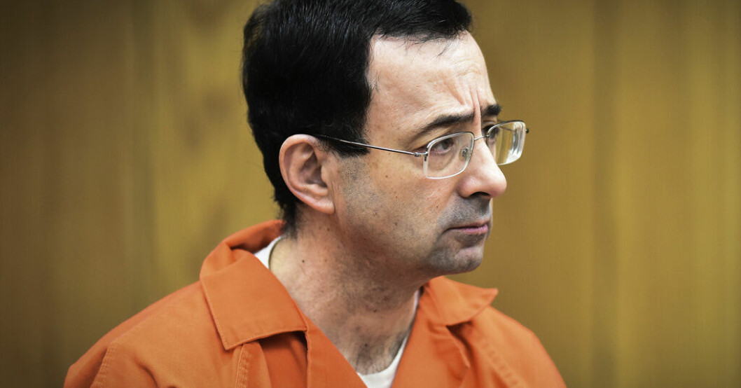 Larry Nassar. Arkivbild. AP: Våldtäktsdömde skräckläkaren knivhuggen