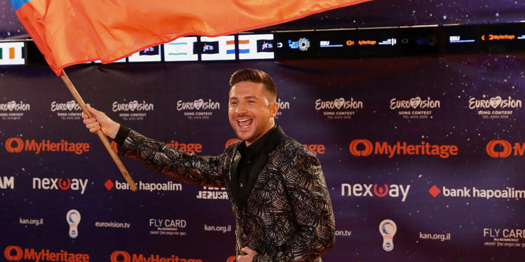 Sergey Lazarev. Sergey Lazarev med ryska flaggan