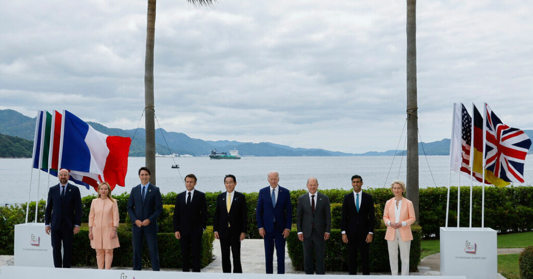 Ledarna för G7-länderna samt representanter för EU under mötet i Hiroshima. G7 varnar Kina för landets militära aktiviteter