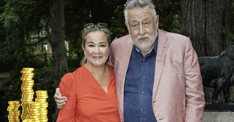 Leif GW Persson håller om sin dotter Malin Persson Giolito.