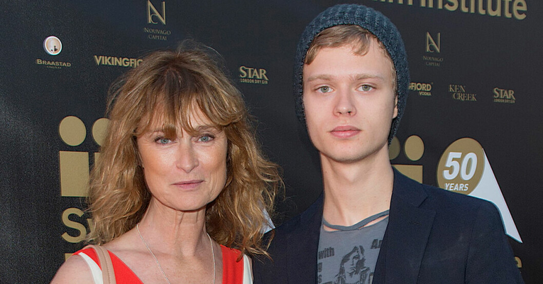 Edivin och Lena på Svenska filminstitutets fest. Lena Endre med sonen Edvin.