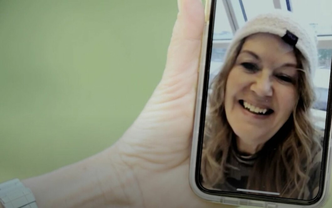 FOTO: TV4 Lena blir uppringd på Facetime i Bonde söker fru jorden runt