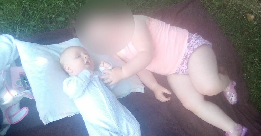 Åtta veckor gamla Liam O’Keefe dog och tvååriga systern skadades svårt när deras mamma attackerade dem med kniv. Liam O’Keefe och systern