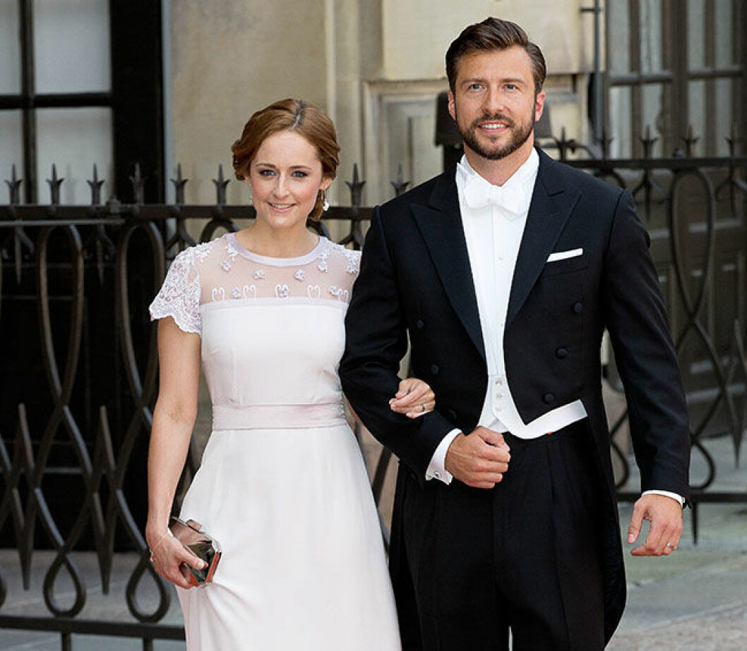Lina Hellqvist och Jonas Frejd på prinsbröllopet 13 juni. Foto: IBL Bildbyrå Lina Hellqvist och Jonas Frejd på prins Carl Philip och prinsessan Sofias bröllop. Foto: IBL Bildbyrå