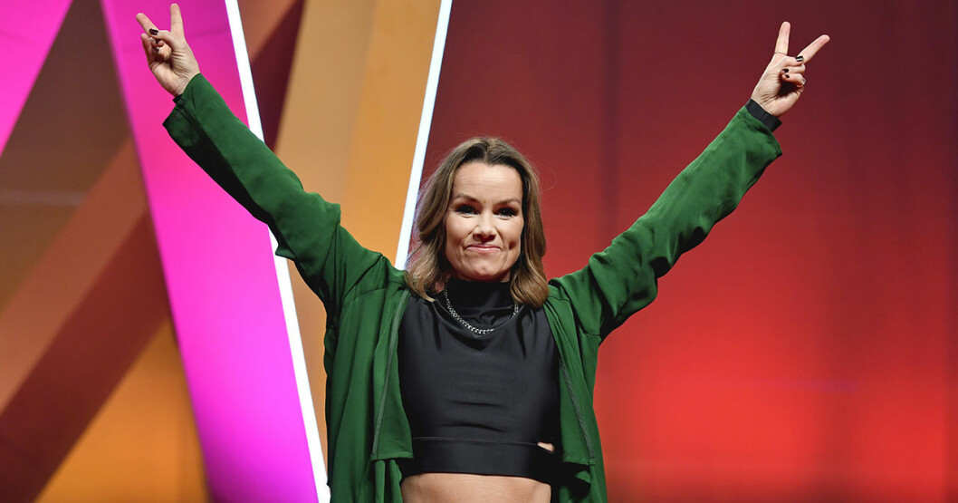 Linda Bengtzing. Linda Bengtzing under SVTs presentation av de artister som ska tävla i Melodifestivalen 2020.