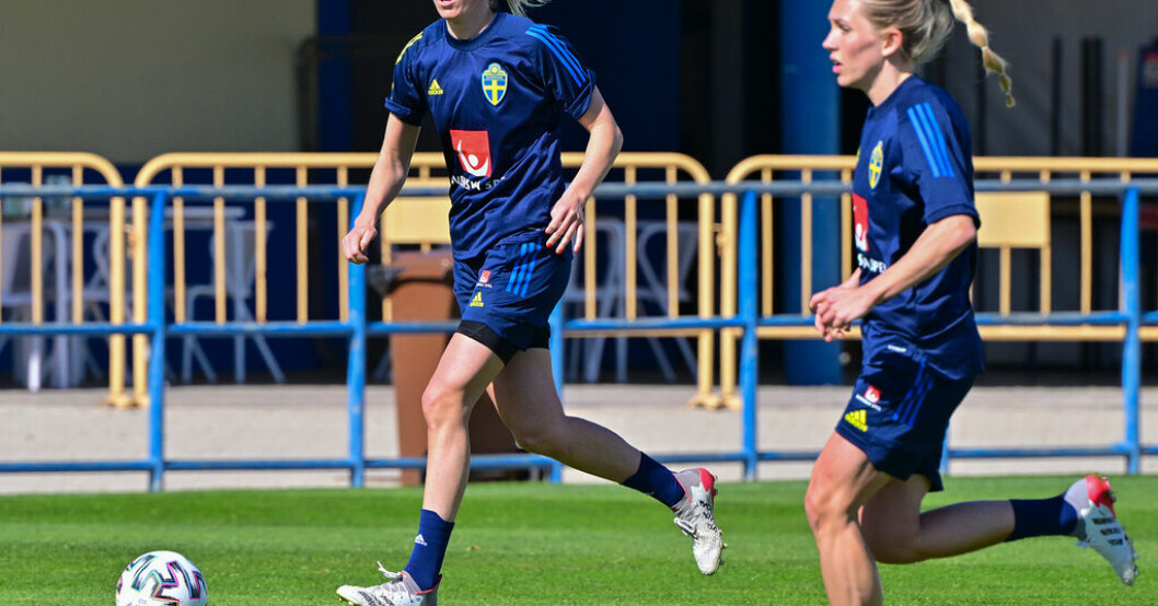 Linda Sembrant och Elin Rubensson saknades när A-landslaget i fotboll samlades i Malmö på måndagskvällen. Arkivbild. Duo saknades när landslagstruppen samlades